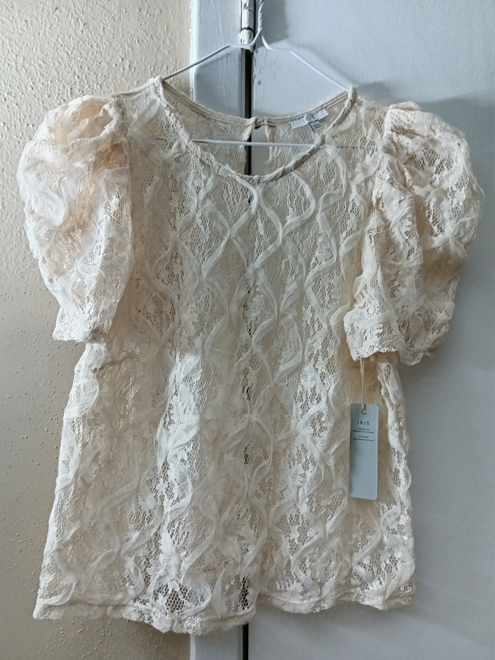 iris Cream Lace Puff-Sleeve Blouse